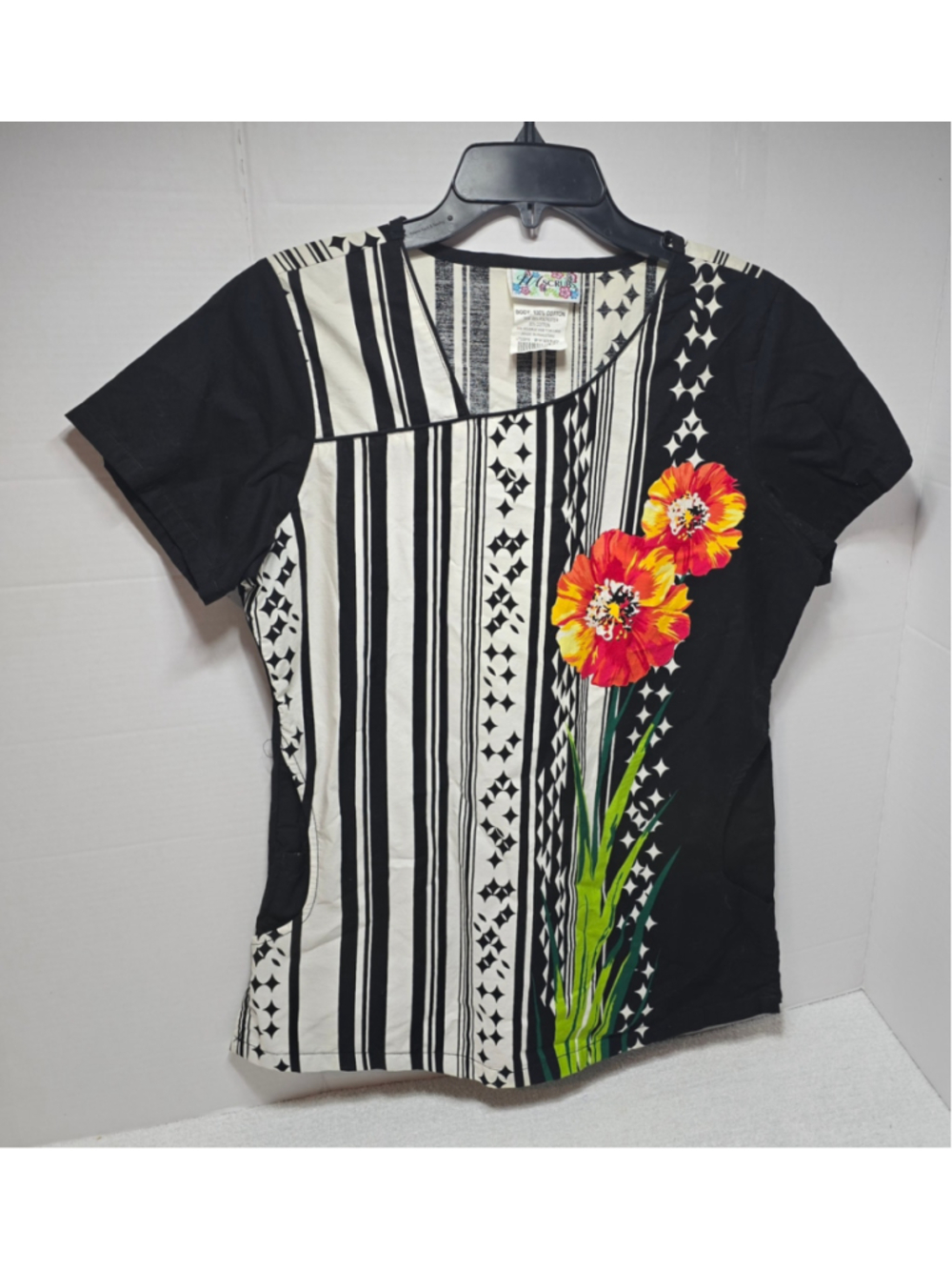 Women's UA Scrubs Short Sleeve Top Medium Black White Floral